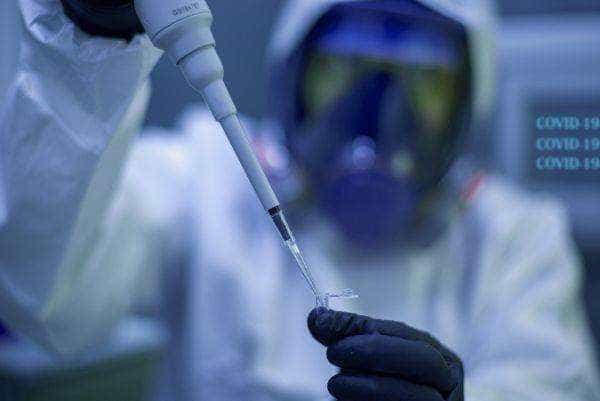 Primul caz de contaminare cu noua variantă SARS-CoV-2 în Europa, depistat în Belgia