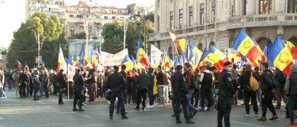 Proteste în Bucureşti, împotriva Certificatului Verde și pentru demiterea președintelui Iohannis