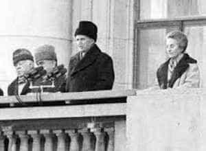 Ceausescu in balcon