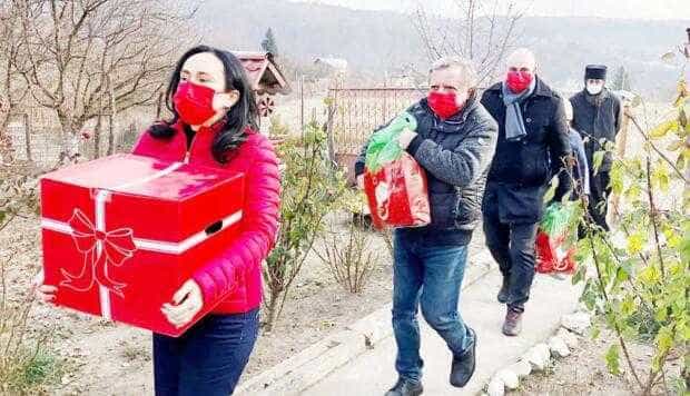 PSD Argeş, cadouri pentru copii cu nevoi speciale şi familii nevoiaşe