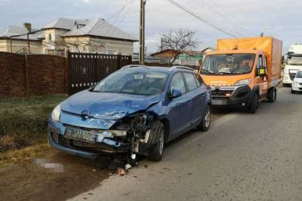 ARGEȘ: Accident între două autoturisme, la Buzoiești!