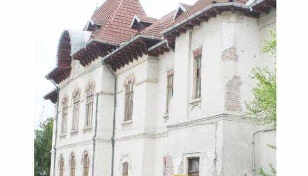 Câmpulungul vrea să răscumpere o parte din Casa de Cultură cu un milion de lei