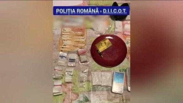 Percheziții în Pitești, Budeasa și Băbana, la persoane bănuite de trafic de substanțe. Ce au găsit polițiștii în locuințele argeșenilor