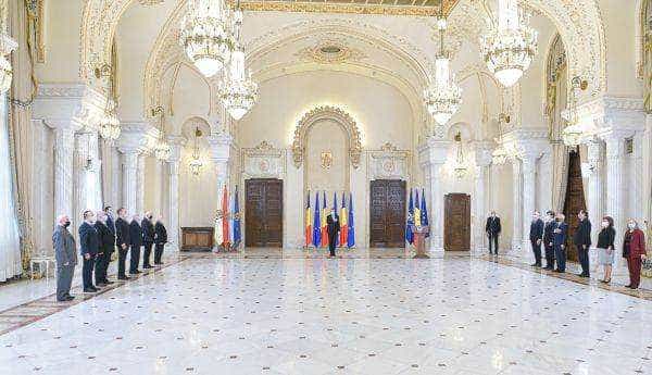 Personalităţi şi instituţii culturale decorate de preşedintele Iohannis