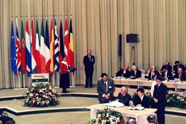 7 februarie 1992: Tratatul privind Uniunea Europeană a fost semnat, la Maastricht