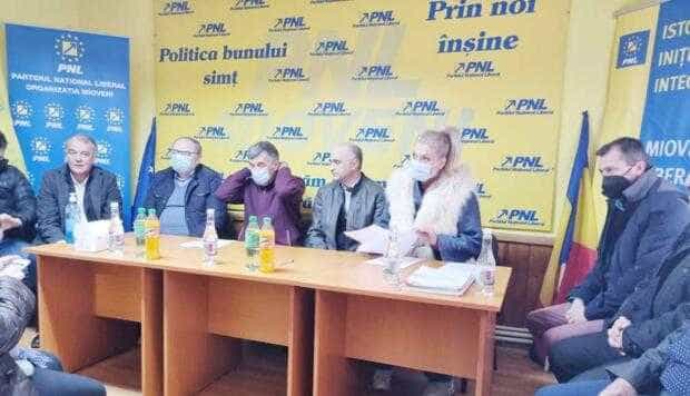 Alina Gorghiu, la pas prin Argeş: „Judeţul are nevoie de o opţiune politică liberală”