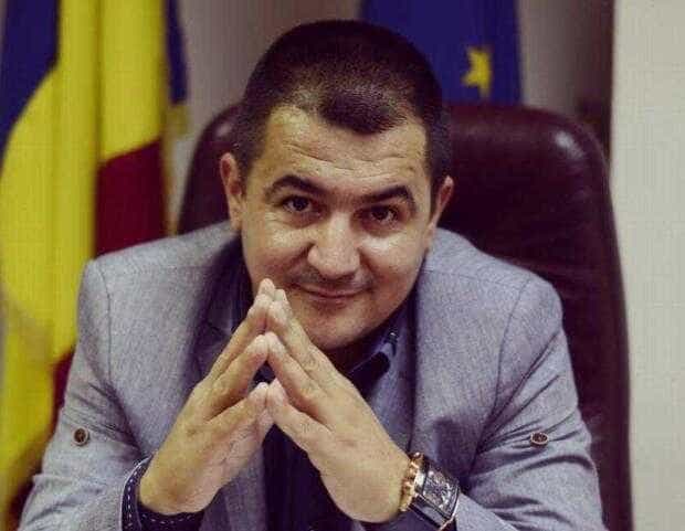 Adrian Bughiu, despre PNL-iști: „Nici dacă le-ar pica un pom plin cu mere în cap tot nu s-ar deștepta”