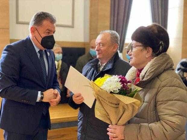 Pitești. Cupluri premiate de primarul Cristian Gentea