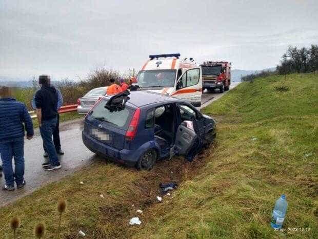 Accident grav la Mihăești. Trei persoane au ajuns la spital