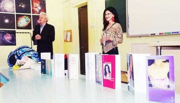 Poeta Denisa Popescu le-a citit elevilor de la liceul din Topoloveni