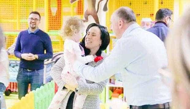 Deputatul Simona Bucura-Oprescu şi-a sărbătorit ziua de naştere alături de copiii cu autism