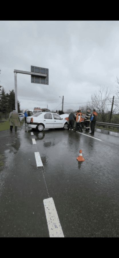 Accident la Stâlpeni! Traficul este blocat