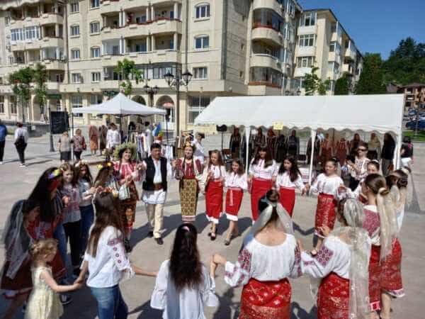 Ziua Iei se sărbătorește în Piața Primăriei Câmpulung