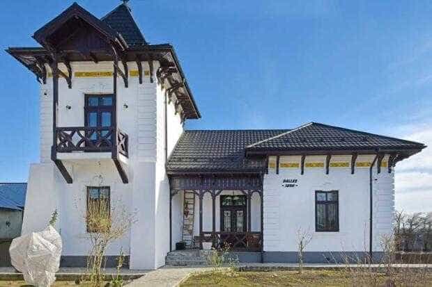 (FOTO) Conacul „Dalles”, reşedinţă istorică din județul Dâmboviţa, scos la vânzare cu 229.000 de euro