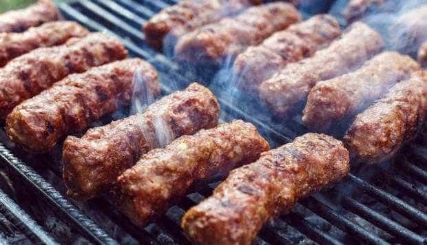 Recomandări ANPC de 1 Mai: Refuzaţi produsele din carne tocată pentru care există îndoieli privind calitatea