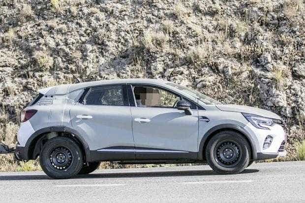Dacia Duster III a fost scoasă la teste în Spania. Cum va arăta și ce tipuri de motorizări va avea
