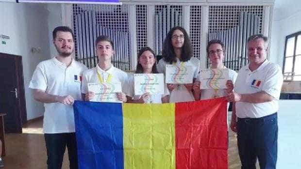 Patru elevi români, cei mai buni la informatică din Europa Centrală