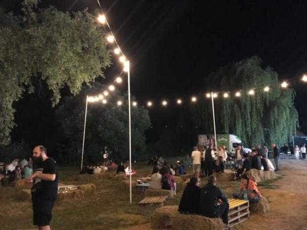 Activități pentru prevenirea consumului de droguri cu participanții la Festivalul de Folk din Budeasa