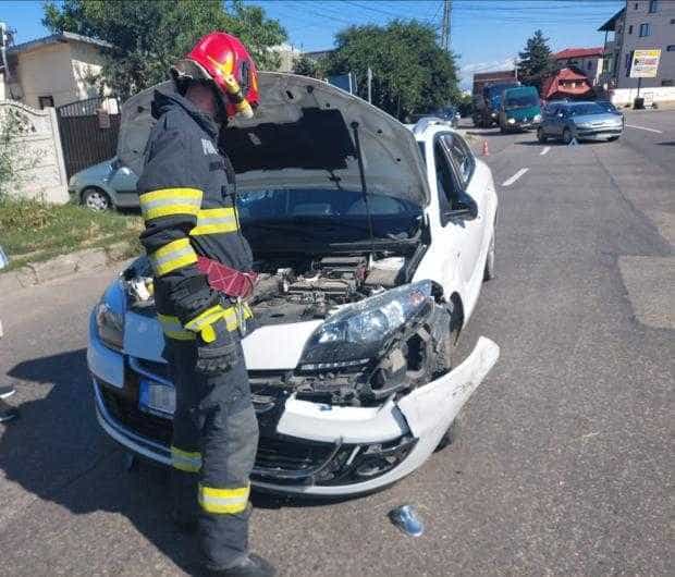 Accident în Pitești, la Târgul Săptămânal, între o mașină și o autobetonieră