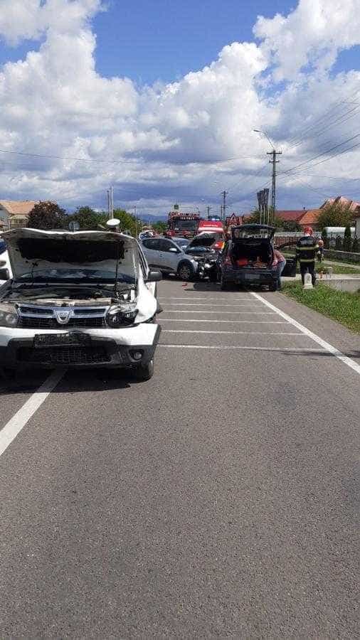 Accident cu 3 mașini în Schitu Golești. Trafic alternativ