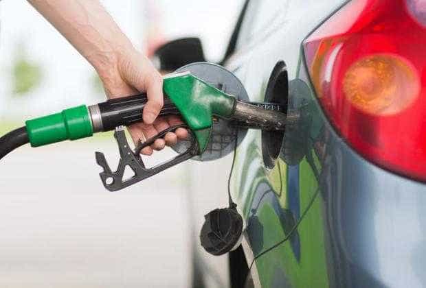 Guvern: Compensarea la pompă cu 50 de bani a preţurilor la carburanţi va continua
