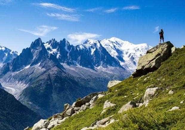 Cinci români au vrut să urce pe Mont Blanc în teniși și șorturi