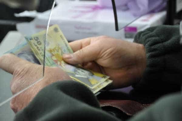 Creşterea impozitelor pe case şi apartamente se amână cu un an