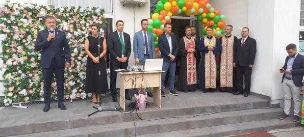 Primarul Cristian Gentea, alături de elevi, la început de an școlar