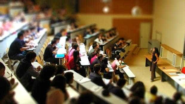 Vești proaste pentru studenți: cresc taxele universitare