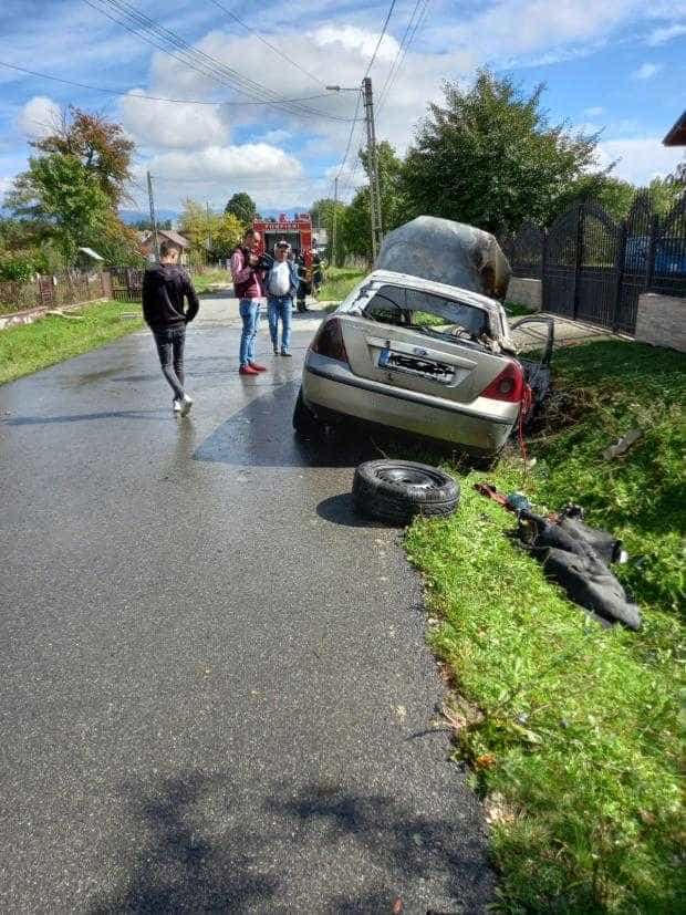 Mașină cuprinsă de flăcări în Argeș