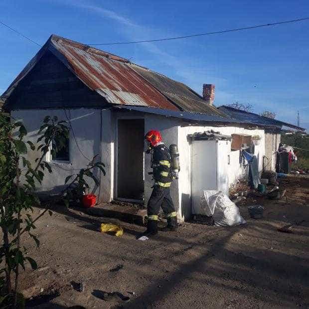 O tânără de 19 ani și un bărbat au pierit într-un incendiu, la Stolnici