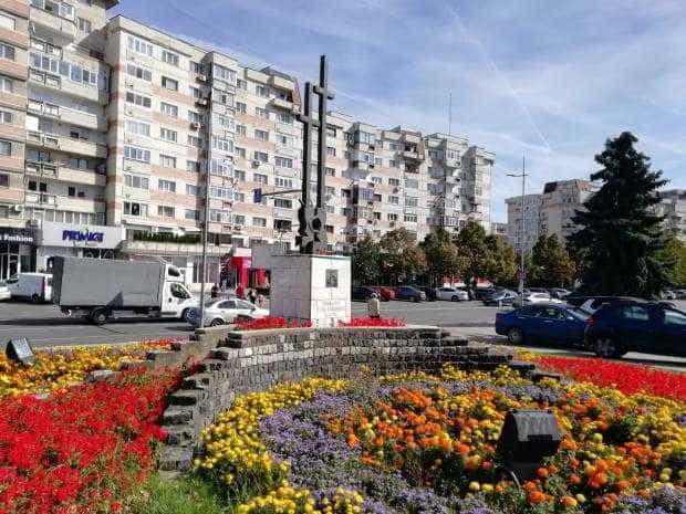 Mitingul AUR de la Pitești, autorizat pentru duminică, la monumentul artiștilor Doina și Ion Aldea Teodorovici