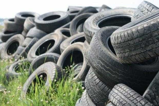 Suseni: Continuă campania de ridicare a anvelopelor uzate