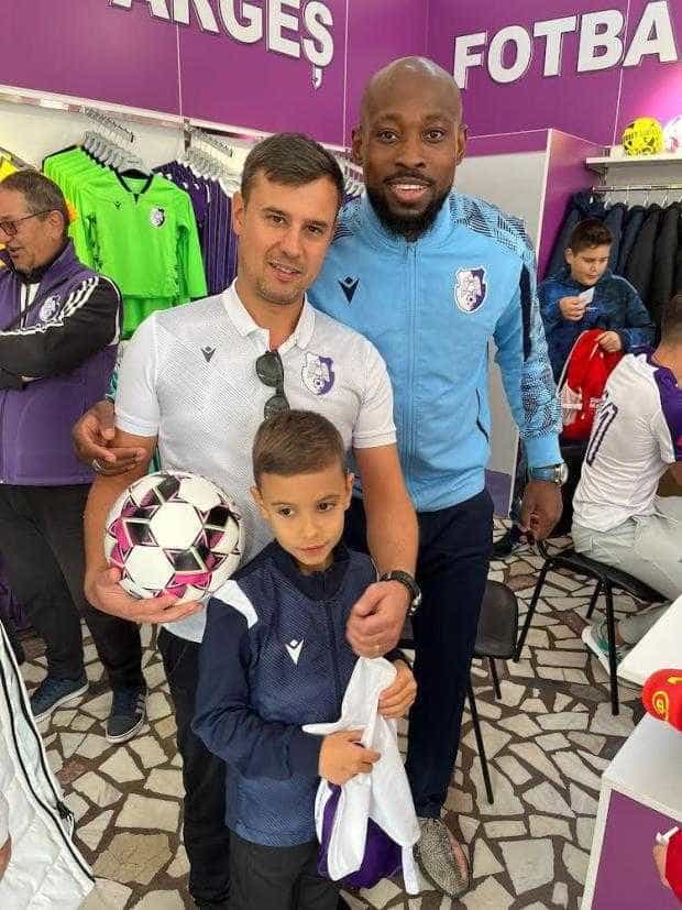 Garita și Ișfan au oferit autografe la Fan Shop FC Argeș