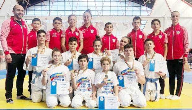 Zece medalii au obţinut sportivii de la CSM Piteşti la Campionatul Naţional de Judo