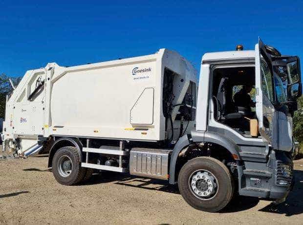 Pitești: A fost achiziționat un utilaj pentru activitatea de salubrizare