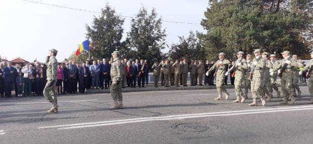 Ceremonial la Cimitirul Eroilor Pitești, de Ziua Armatei Române