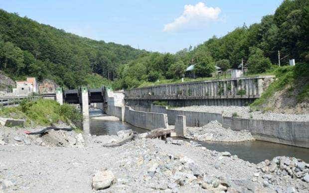 ”Băieții deștepți”, susținuți de Guvern să construiască hidrocentrale mici pe arii protejate