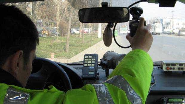 Șofer prins circulând cu 270 km/h pe un drum cu limită de 100 km/h