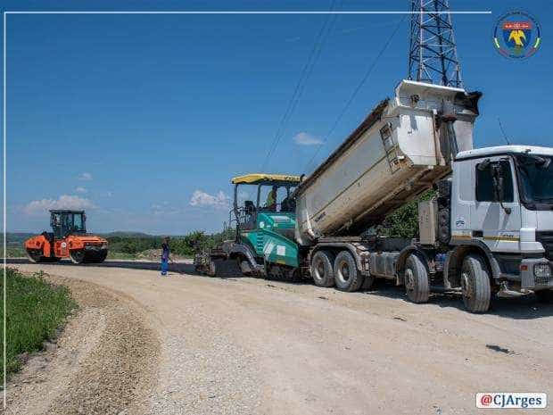 Lucrări la infrastructura rutieră în Argeș
