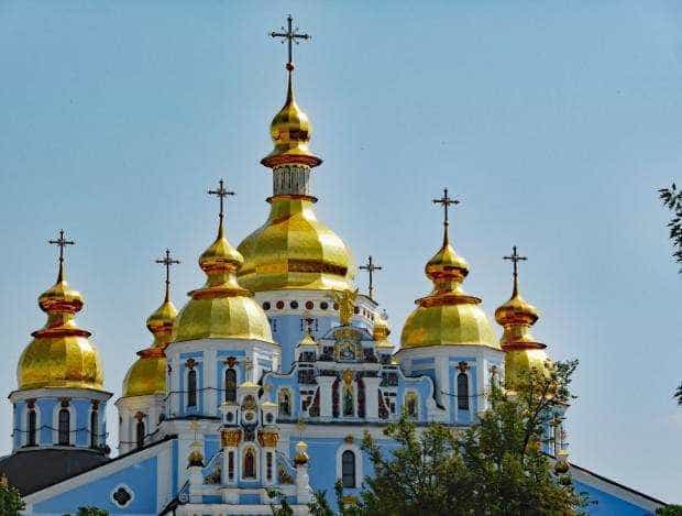 Biserica Ortodoxă Ucraineană le permite credincioșilor să sărbătorească Crăciunul pe 25 decembrie