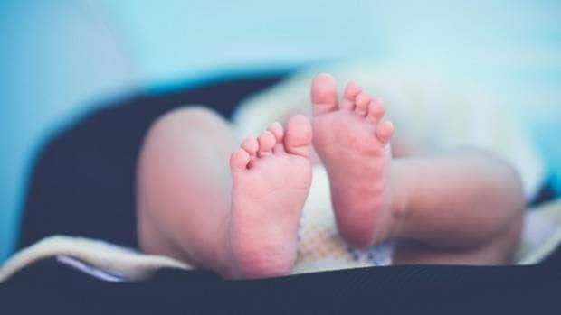 Un bebeluș s-a născut în acceași zi cu mama și tata. Șansa a fost de 1 la 133.000