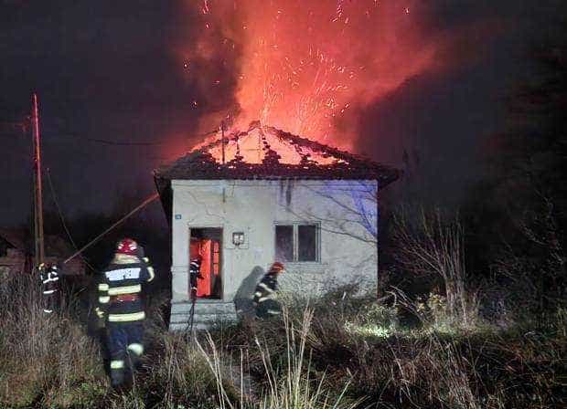 O altă casă distrusă de incendiu, în Bughea de Sus