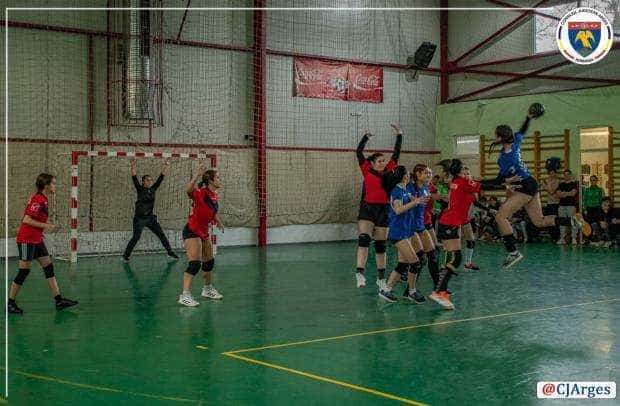 Semifinală de handbal în cadrul Cupa Liceelor – Viitori Campioni, desfășurată la Curtea de Argeș