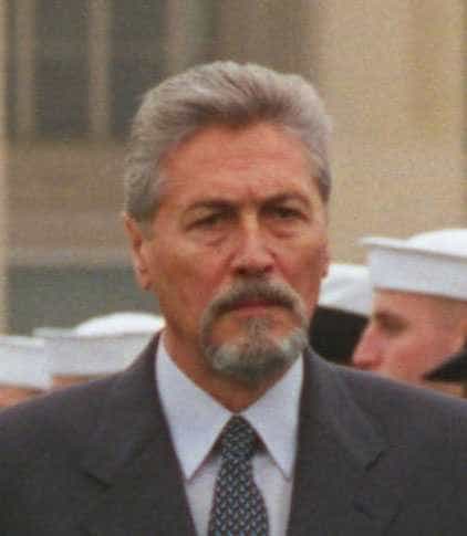 19 Noiembrie 1939: S-a născut Emil Constantinescu, fost preşedinte al României între anii 1996-2000