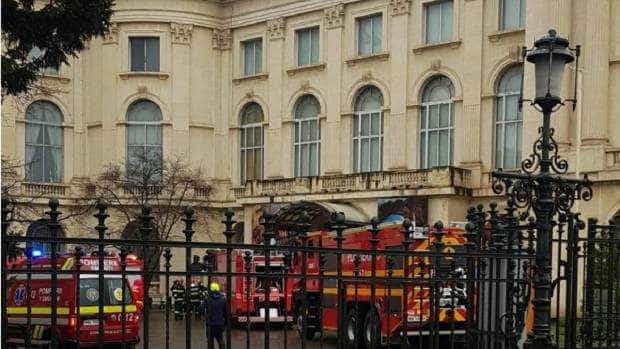 Incendiu la Palatul Regal. Au fost evacuate 150 de persoane