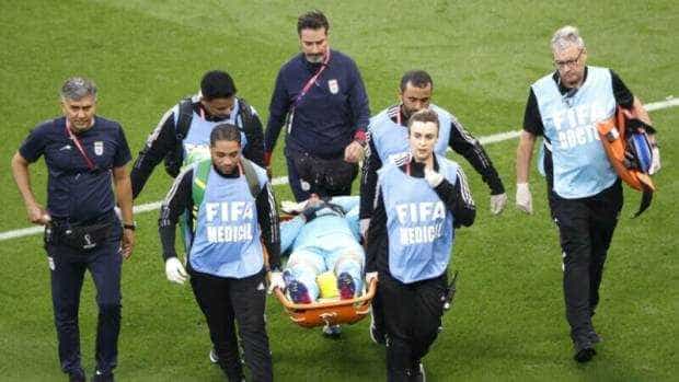 Campionatul Mondial: portarul iranian Beiranvand, transportat la spital după ce a suferit o comoție