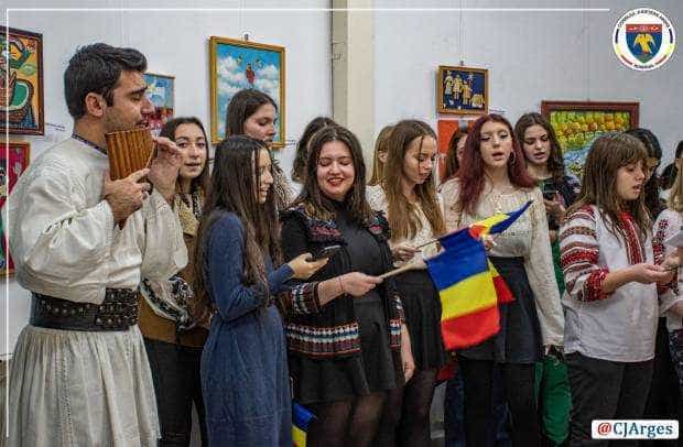 Elevii de la „Zinca Golescu” au marcat Ziua Națională la Muzeul Județean Argeș 