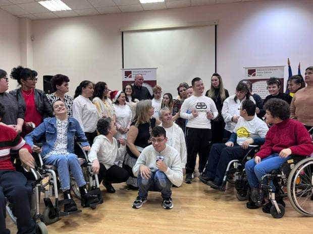 Ziua internațională a persoanelor cu dizabilități marcată de asociațiile din Argeș