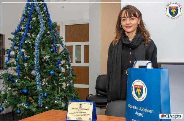 Sportiva Denisa Dragomir a primit o plachetă de excelență din partea Consiliului Județean Argeș